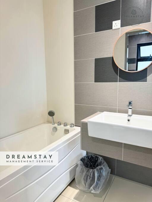 Comfy 6pax - 2br - Bathtub - Game Johor Bahru